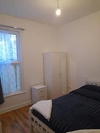 Rayans Lodge Startford