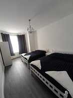 Rayans Lodge Startford