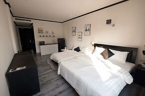 Atlantis Apartment Nguyen Thai Hoc