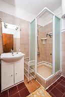 Ivica two Bedroom Apartment L, Novalja