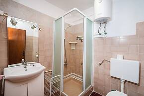 Ivica two Bedroom Apartment L, Novalja