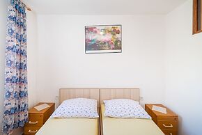 Ivica two Bedroom Apartment L, Novalja