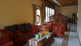 OYO Life 92886 Rumah Nyaman Radhika 2 Syariah