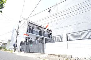 OYO Life 92886 Rumah Nyaman Radhika 2 Syariah