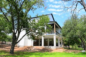 Modern Kingsland Home W/ River Access & Kayaks 4 Bedroom Home by RedAw