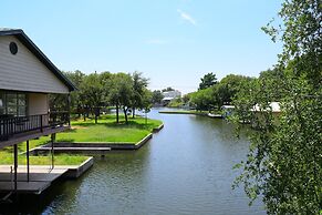 Modern Kingsland Home W/ River Access & Kayaks 4 Bedroom Home by RedAw