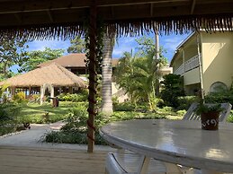 2-bedroom Apt - Enjoy 7 miles of White Sand Beach! 2 Apts by RedAwning