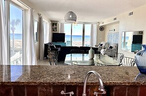 Sunshine Daydream 3 Bedroom Condo by RedAwning