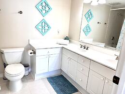 Sunshine Daydream 3 Bedroom Condo by RedAwning