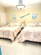 Sunshine Daydream 3 Bedroom Condo by RedAwning