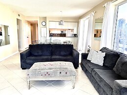 Sunshine Daydream 3 Bedroom Condo by RedAwning