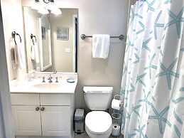 Sunshine Daydream 3 Bedroom Condo by RedAwning