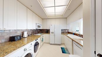 Sunshine Daydream 3 Bedroom Condo by RedAwning