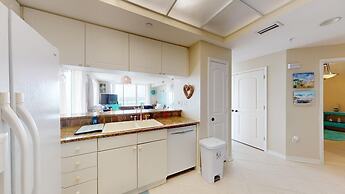 Sunshine Daydream 3 Bedroom Condo by RedAwning