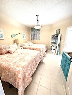 Sunshine Daydream 3 Bedroom Condo by RedAwning