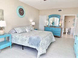 Sunshine Daydream 3 Bedroom Condo by RedAwning