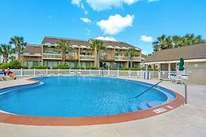 Chick and Dudes Beach Escape 2 Bedroom Condo by RedAwning