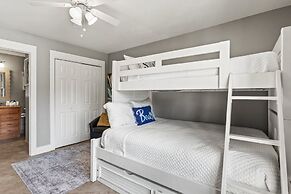 Chick and Dudes Beach Escape 2 Bedroom Condo by RedAwning