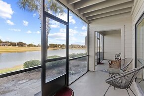 Chick and Dudes Beach Escape 2 Bedroom Condo by RedAwning