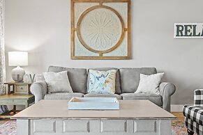 Chick and Dudes Beach Escape 2 Bedroom Condo by RedAwning