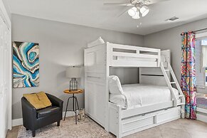 Chick and Dudes Beach Escape 2 Bedroom Condo by RedAwning