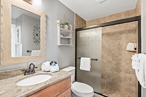 Chick and Dudes Beach Escape 2 Bedroom Condo by RedAwning