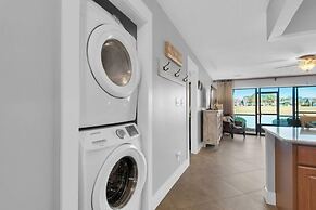 Chick and Dudes Beach Escape 2 Bedroom Condo by RedAwning