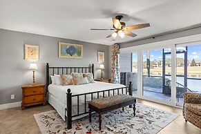 Chick and Dudes Beach Escape 2 Bedroom Condo by RedAwning