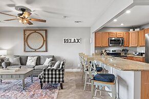 Chick and Dudes Beach Escape 2 Bedroom Condo by RedAwning