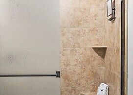 Chick and Dudes Beach Escape 2 Bedroom Condo by RedAwning