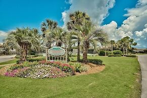 Chick and Dudes Beach Escape 2 Bedroom Condo by RedAwning