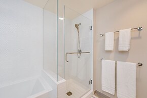 Sky Ala Moana 3001 2 Bedroom Condo by RedAwning