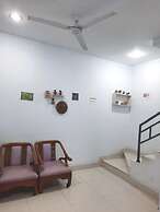 OYO Life 92883 Kost Ratana Cengkareng Syariah