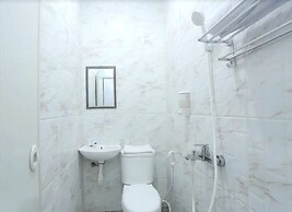 OYO Life 92883 Kost Ratana Cengkareng Syariah