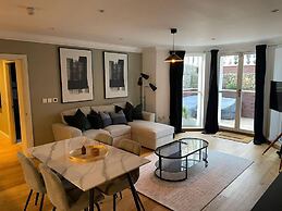 Stunning Apartment by The Leas, West End
