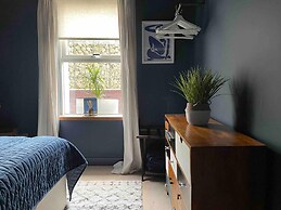 Stunning Apartment by The Leas, West End