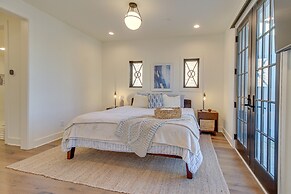 Luxe Savannah Townhome: 1 Mi to Historic District