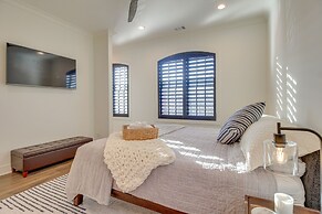Luxe Savannah Townhome: 1 Mi to Historic District