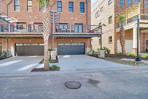 Luxe Savannah Townhome: 1 Mi to Historic District