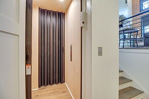 Luxe Savannah Townhome: 1 Mi to Historic District
