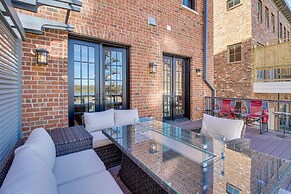 Luxe Savannah Townhome: 1 Mi to Historic District