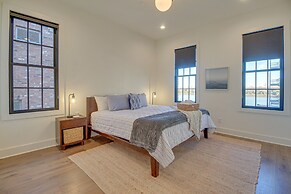 Luxe Savannah Townhome: 1 Mi to Historic District