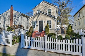 Charming Valley Stream Home: 24 Mi to Central Park