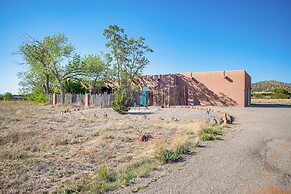 Serene Santa Fe Getaway w/ Hot Tub & Fireplace!