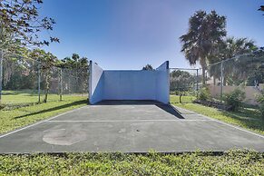 Pool & Hot Tub: Spacious Villa in Coral Springs!