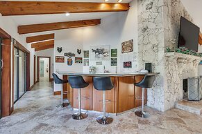 Pool & Hot Tub: Spacious Villa in Coral Springs!