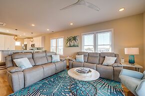 Lakefront Carolina Beach Townhome w/ 3 Balconies!