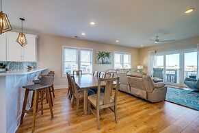 Lakefront Carolina Beach Townhome w/ 3 Balconies!