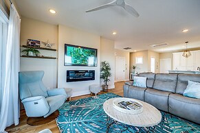 Lakefront Carolina Beach Townhome w/ 3 Balconies!