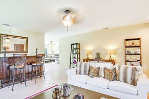 Hot Tub, Bar & Outdoor Kitchen: Chic Indio Retreat